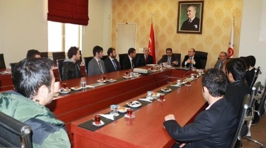 Rekt&ouml;r Orbay &Ouml;ğrenci Temsilcileriyle Buluştu