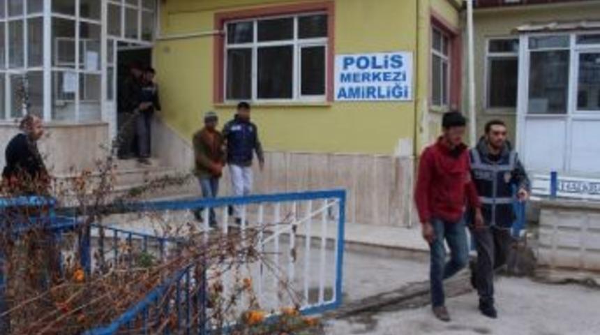 Polisten Koyun Ve Tavuk Dahi &Ccedil;alan Hırsızlık Şebekesine Darbe