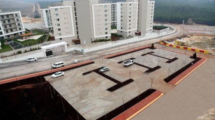 Şehitkamil Belediyesi, G&uuml;venevler Mahallesinde Park-otopark İnşa Etti
