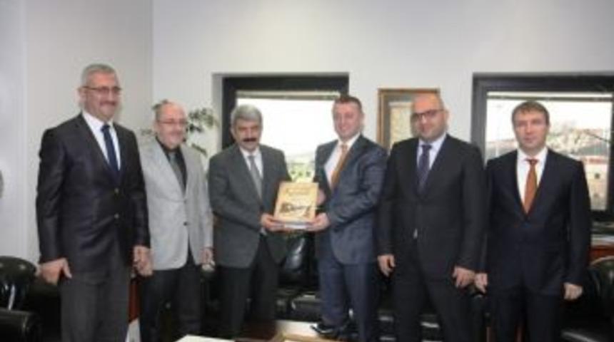 B&uuml;y&uuml;kşehir Y&ouml;neticilerinden Rekt&ouml;r H&uuml;lag&uuml;&rsquo;ye Ziyaret