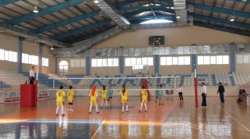 Korkuteli&rsquo;nde Ortaokullar Voleybol Turnuvası Başladı