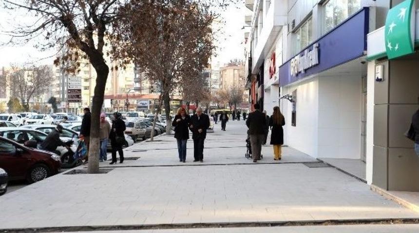 Gazi Muhtarpaşa Bulvarında &Ccedil;alışmalar Devam Ediyor