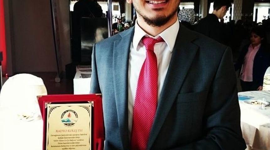 Kolej Fm&rsquo;e &rsquo;en İyi Radyo&rsquo; &Ouml;d&uuml;l&uuml;