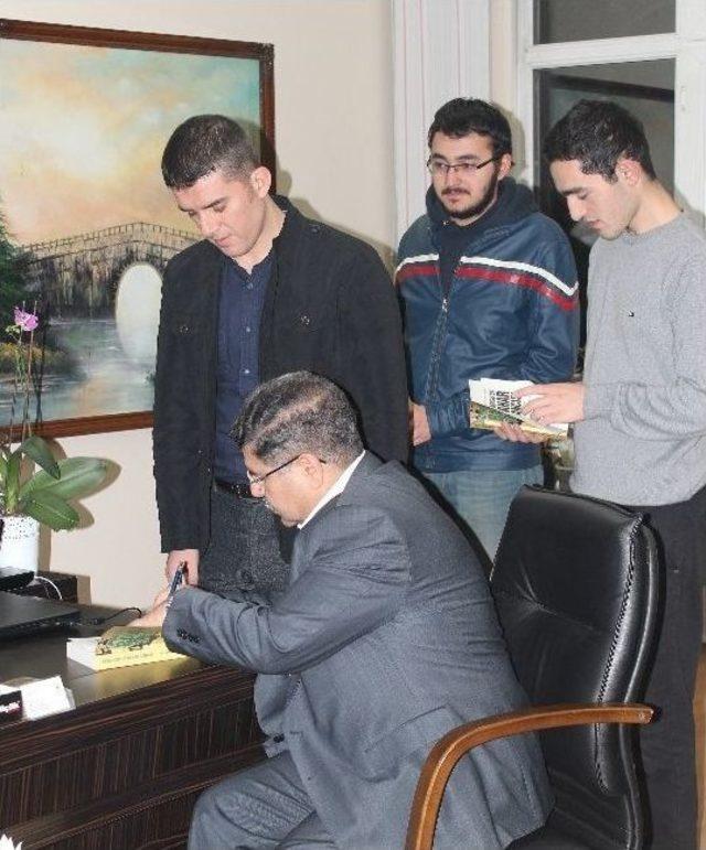 Dr. İsmail Kapan Üniversite Öğrencileri İle Biraraya Geldi 1