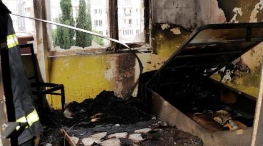 Yangına M&uuml;dahale Eden İtfaiyeye Doberman Engeli