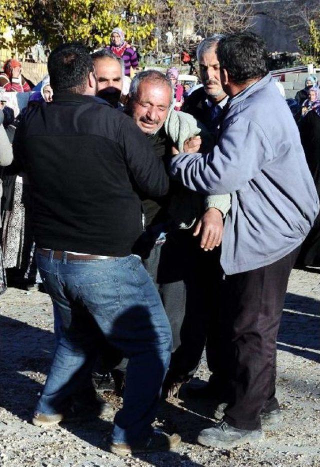 Kaza Kurşunuyla Şehit Olan Uzman &Ccedil;avuş Toprağa Verildi 2