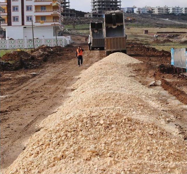 Karaköprü’de Yeni Yolların Yapımı Sürüyor