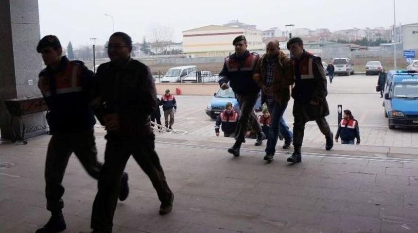 Edirne’de Göçmen Kaçakçılığı Yapan 6 Kişi Yakalandı