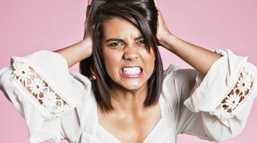 Kadınları bezdiren, erkekleri korkutan d&ouml;nem: PMS nedir?