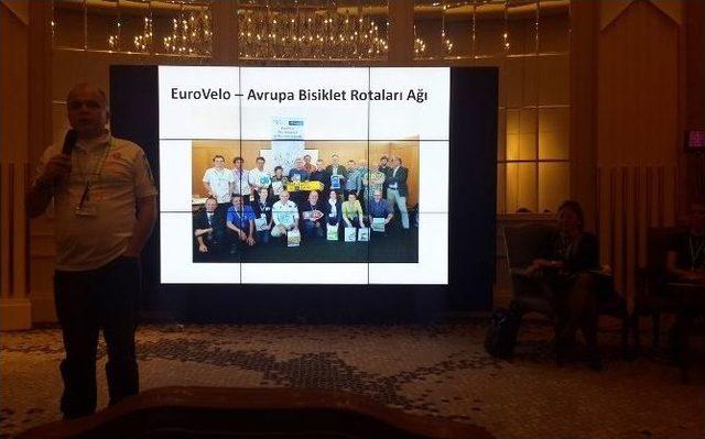 Ekmekci, D&uuml;nya Akıllı Şehirler Zirvesine Katıldı 1