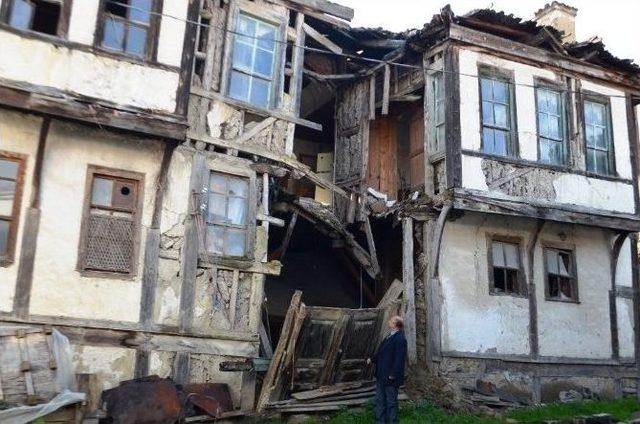 Taraklı Belediye Başkanı &Ouml;zkaraman : &ldquo;bir An &Ouml;nce Virane Evlerden Kurtulmamız Gerekiyor&rdquo; 1