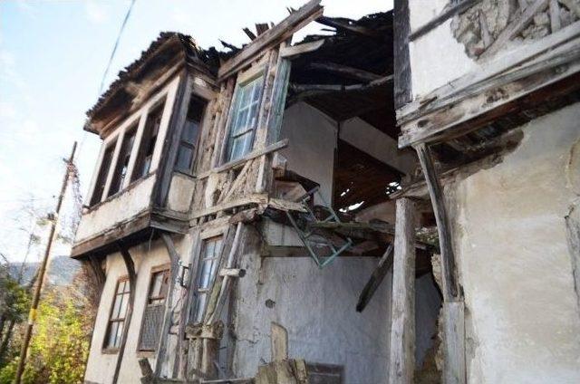 Taraklı Belediye Başkanı &Ouml;zkaraman : &ldquo;bir An &Ouml;nce Virane Evlerden Kurtulmamız Gerekiyor&rdquo; 2