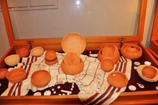 Tekirdağ&rsquo;da &ldquo;bir Avu&ccedil; Toprak&rdquo; Seramik Sergisi A&ccedil;ıldı 2