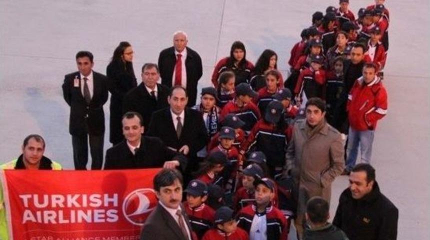 &Ouml;ğrenciler Erzurum Havalimanını Ziyaret Etti