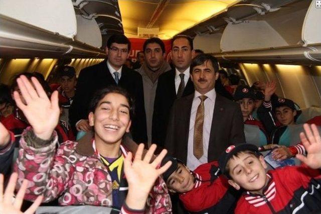 &Ouml;ğrenciler Erzurum Havalimanını Ziyaret Etti 1