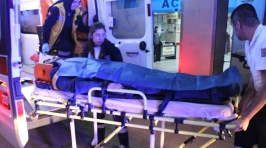 Otomobil Şarampole Yuvarlandı: 2 Yaralı