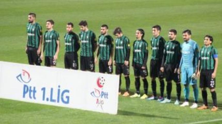 Denizlispor Evinde G&uuml;l&uuml;yor