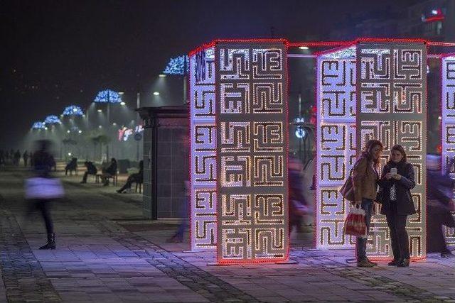 İzmir, Yeni Yılı ’ışıl Işıl’ Karşılıyor