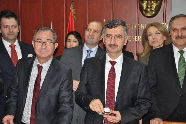 Manisa Valisinden Hadisli Üzüm Tavsiyesi 1