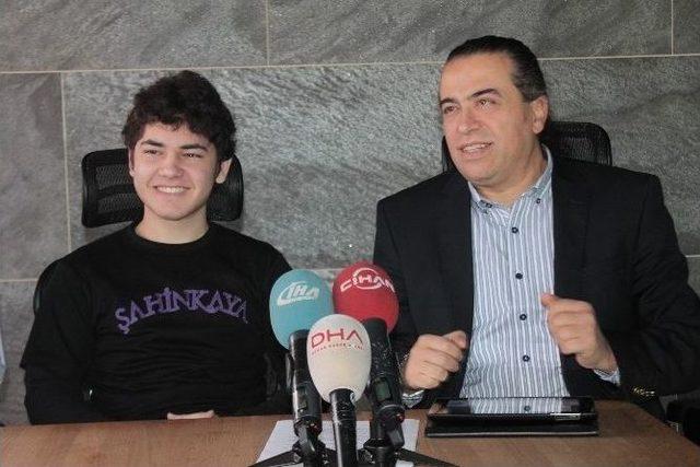 T&uuml;rk Vatandaşı Olan M&uuml;zik Dehasının Hedefi D&uuml;nyada Bir Numara Olmak 1