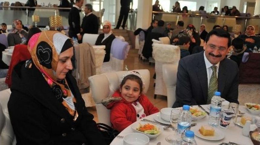 Ke&ccedil;i&ouml;ren&rsquo;de G&ouml;n&uuml;ller Kardeşlik Sofrasında Buluştu