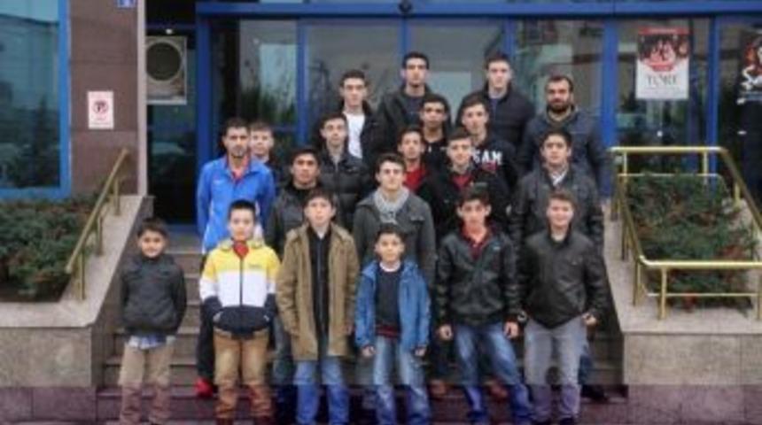 B&uuml;y&uuml;kşehirli Sporcular, Tiyatro İzledi