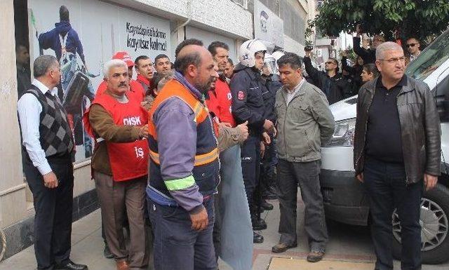&Ouml;nce Eylem Yaptılar, Sonra G&ouml;n&uuml;ll&uuml; G&ouml;zaltına Alındılar 2