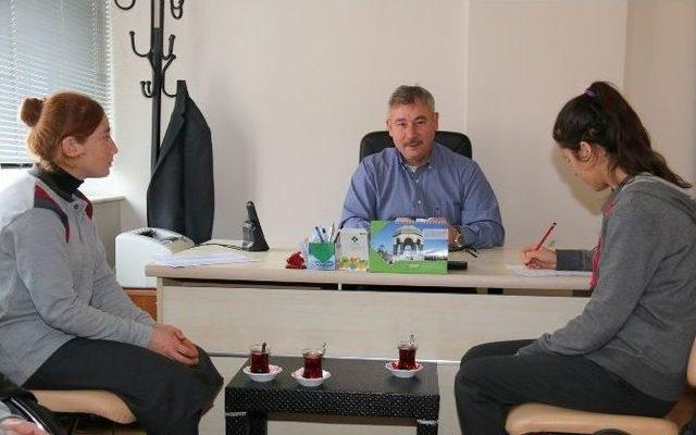 &Ouml;ğrenciler Başkan Yaralı İle R&ouml;portaj Yaptı 1