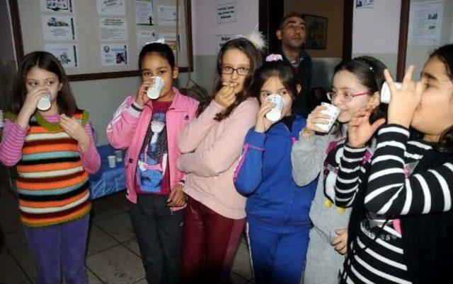 &Ouml;ğrencilere Tereyağlı Ekmek Ve Yayık Ayranı 1