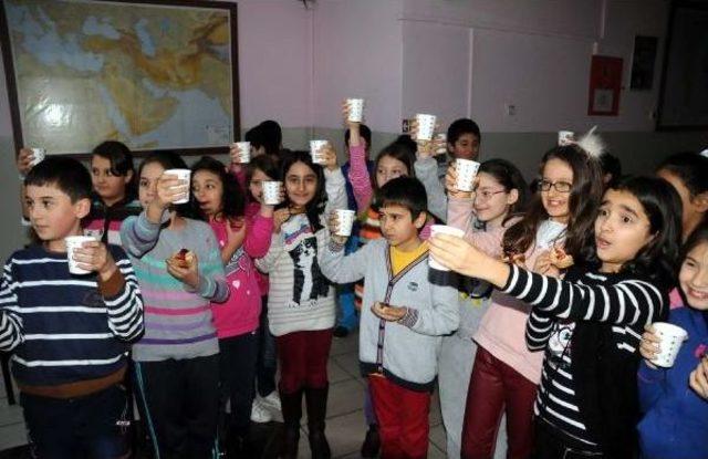 &Ouml;ğrencilere Tereyağlı Ekmek Ve Yayık Ayranı 2