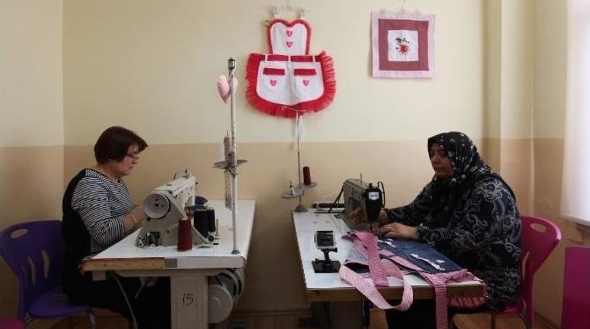 Kadınlardan Giyim Kursuna Yoğun İlgi