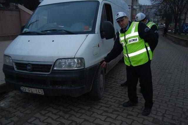 Malkara Polisi Vatandaşın Can Güvenliği İçin Kış Lastiği Denetimine Çıktı