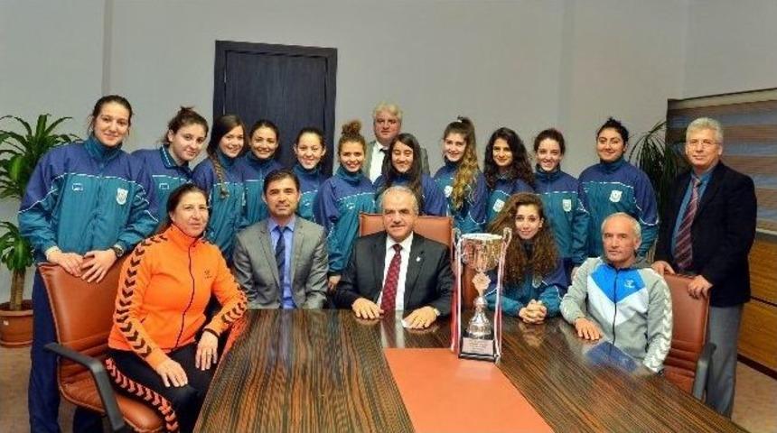 Msk&uuml; Bayan Hentbolc&uuml;leri 1. Lige Y&uuml;kseldi