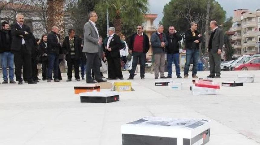 Milas'ta Ayakkabı Kutulu 17 Aralık Eylemi