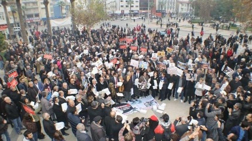 Chp, Denizli B&uuml;y&uuml;kşehir Belediyesine 17 Aralık Pankartı Asıldı