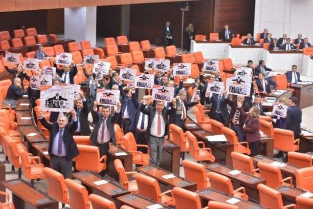 Chp'lilerden Tbmm'de Dövizli Protesto