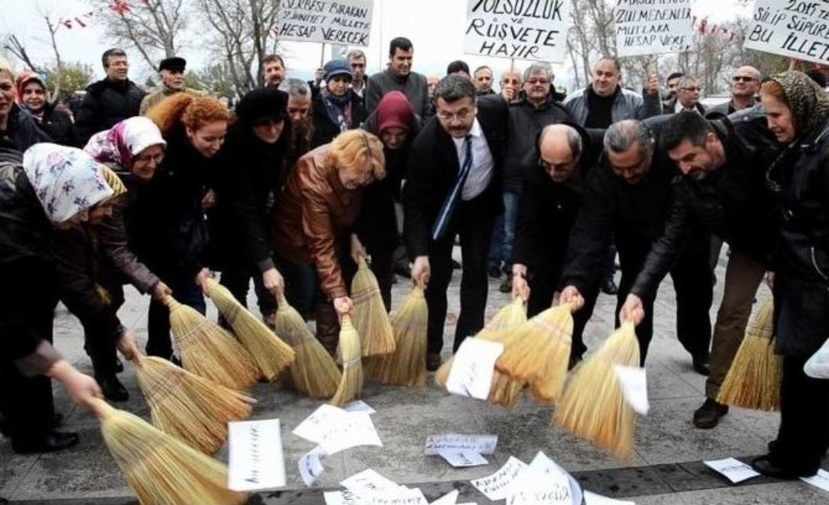 Bandırma&rsquo;da Chp Ve Mhp&rsquo;den 17 Aralık Eylemleri