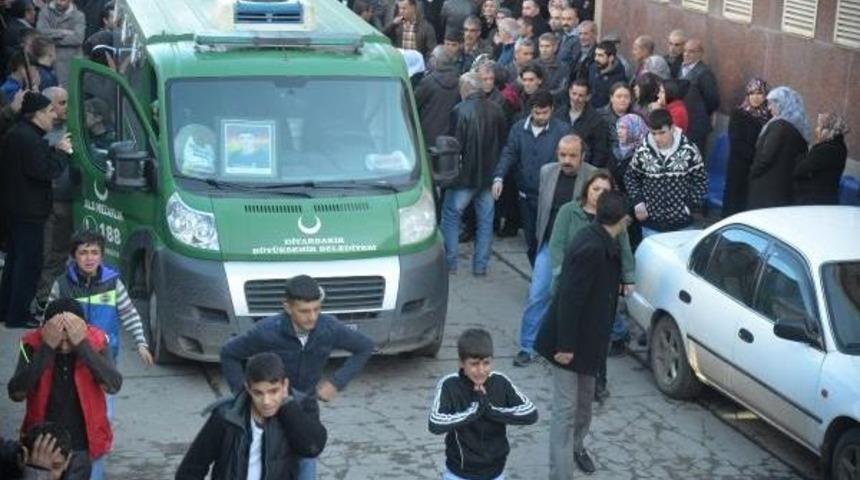 Diyarbakır'daki Olaylarda 17 Yaşındaki Abdulkadir, Silahla Vurularak &Ouml;ld&uuml; (3)