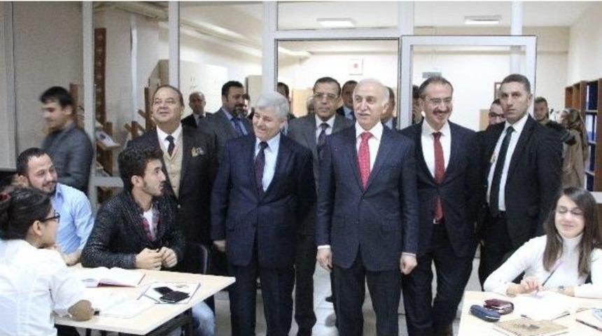 Vali Şahin&rsquo;den &Ccedil;arşamba Hukuk Ve İletişim Fak&uuml;ltelerine Ziyaret