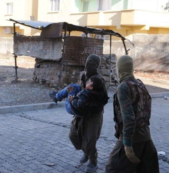 Cizre’de Mobese Kamerasını Onarmaya Giden Polis Ekibine Saldırı: 2 Yaralı