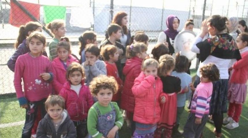 D&uuml; &Ouml;ğrencileri Yezidi &Ccedil;ocuklara El Uzattı