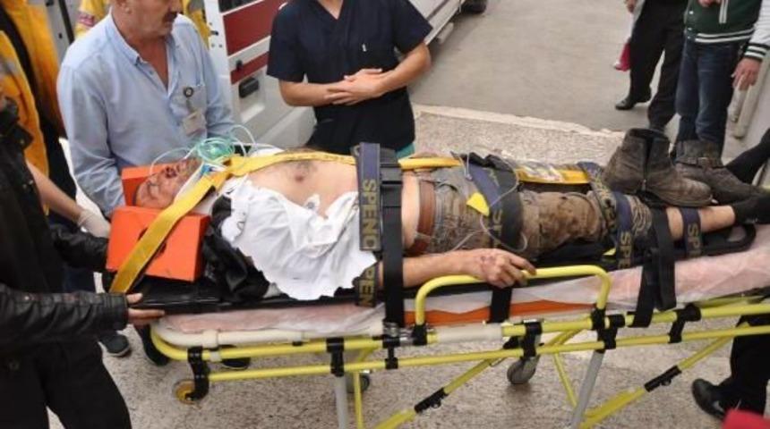 Tır Şarampole Yuvarlandı: 2 Yaralı