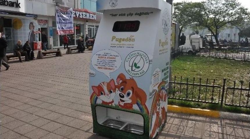 Gaziosmanpaşa&rsquo;da Sokak Hayvanları İ&ccedil;in &Ccedil;evreci Mama Makinesi
