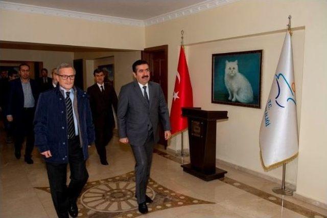 Devlet Eski Bakanı Prof. Dr. Mustafa Sait Yazıcıoğlu, Vali Doğan’ı Ziyaret Etti