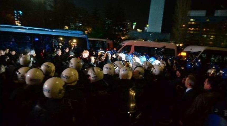 17 Aralık Eylemine Polis M&uuml;dahalesi