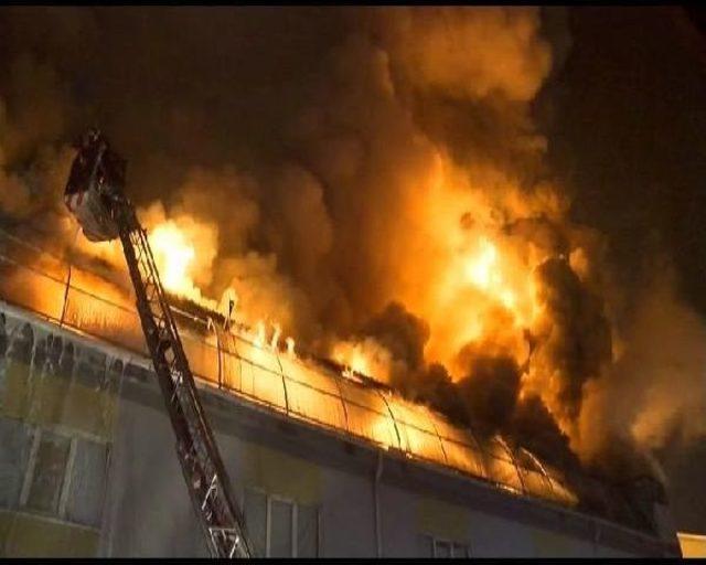 İkitelli Organize Sanayi Bölgesi'nde Korkutan Yangın