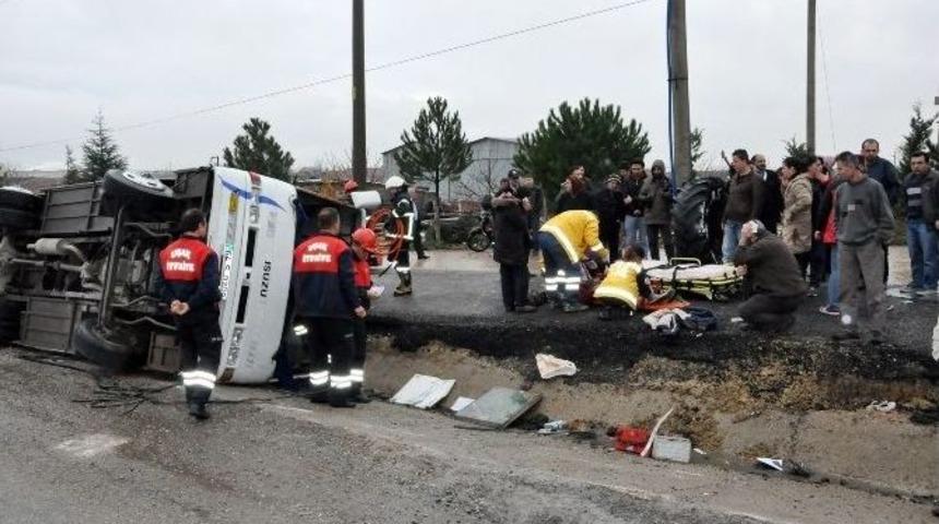 İş&ccedil;i Servisi Kaza Yaptı: 3&rsquo;&uuml; Ağır 17 Yaralı