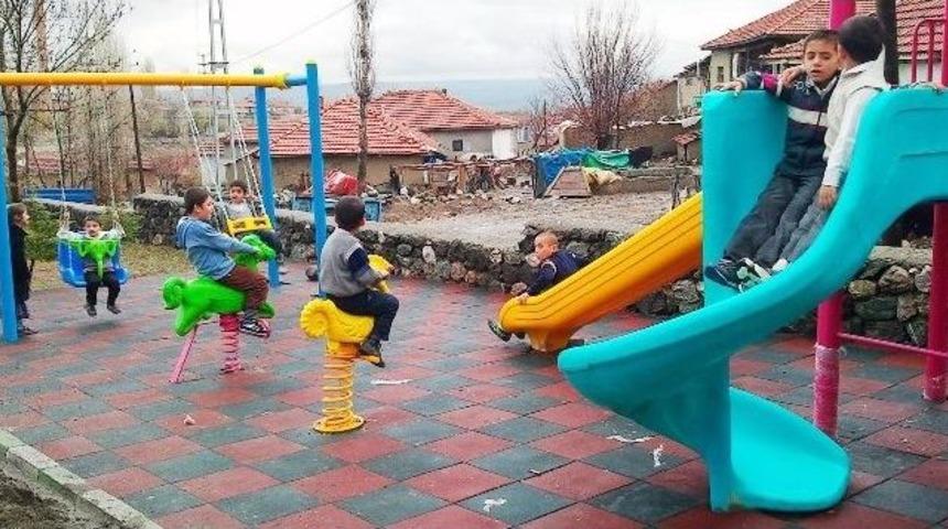 Okul Bah&ccedil;elerine Oyun Parkı