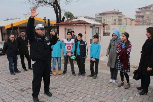 Okul Geçit Görevlisi Öğrenci De Ceza Yazabilecek