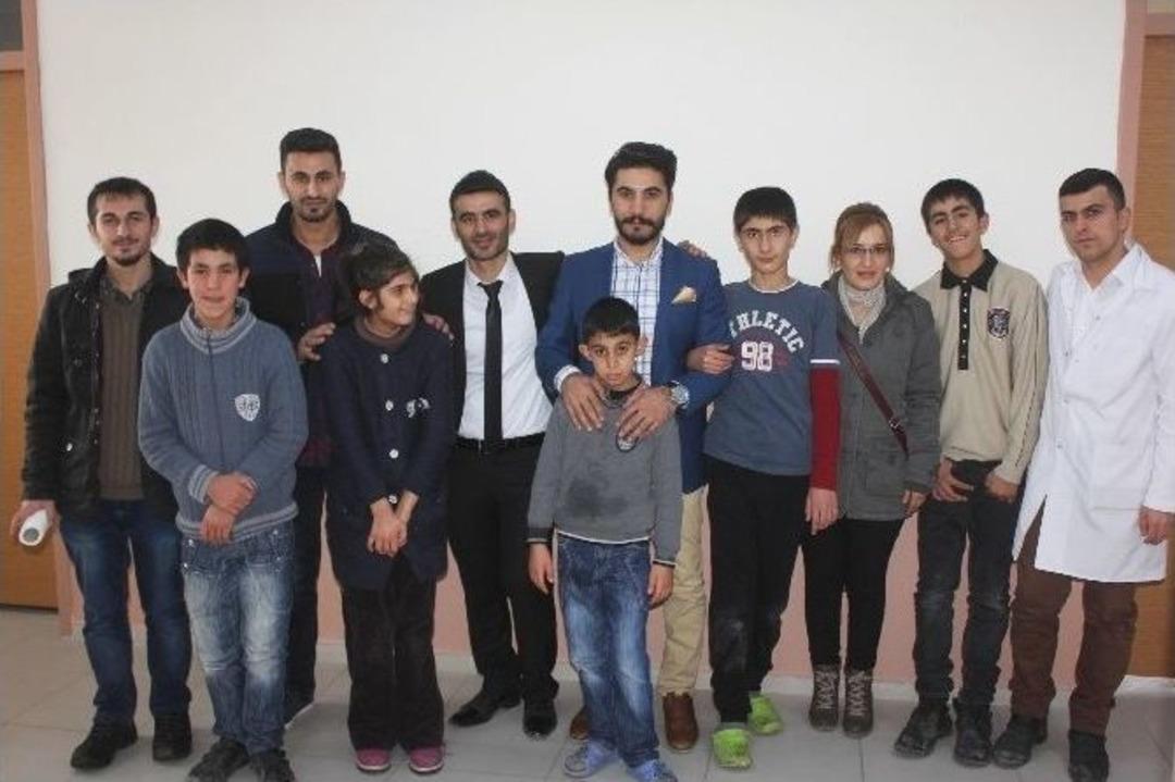 (&ouml;zel Haber) &Uuml;niversite &Ouml;ğrencilerinden Engellilere Kitap Yardımı